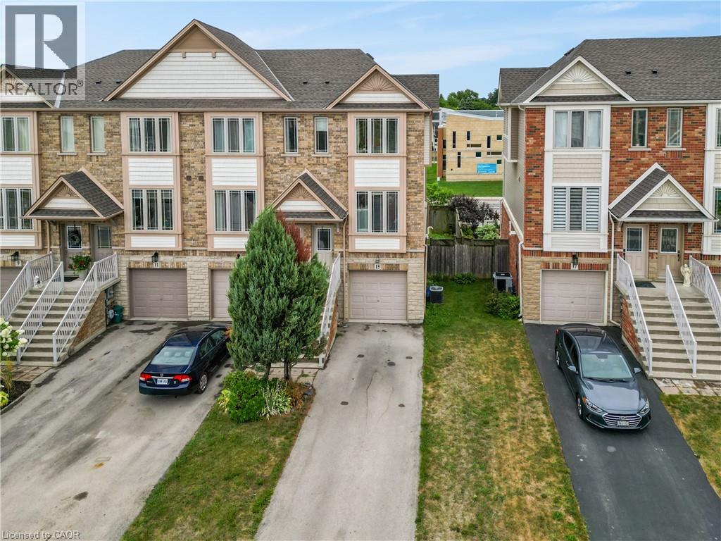 Photo 4 of 15 Hemlock Way, Grimsby ON