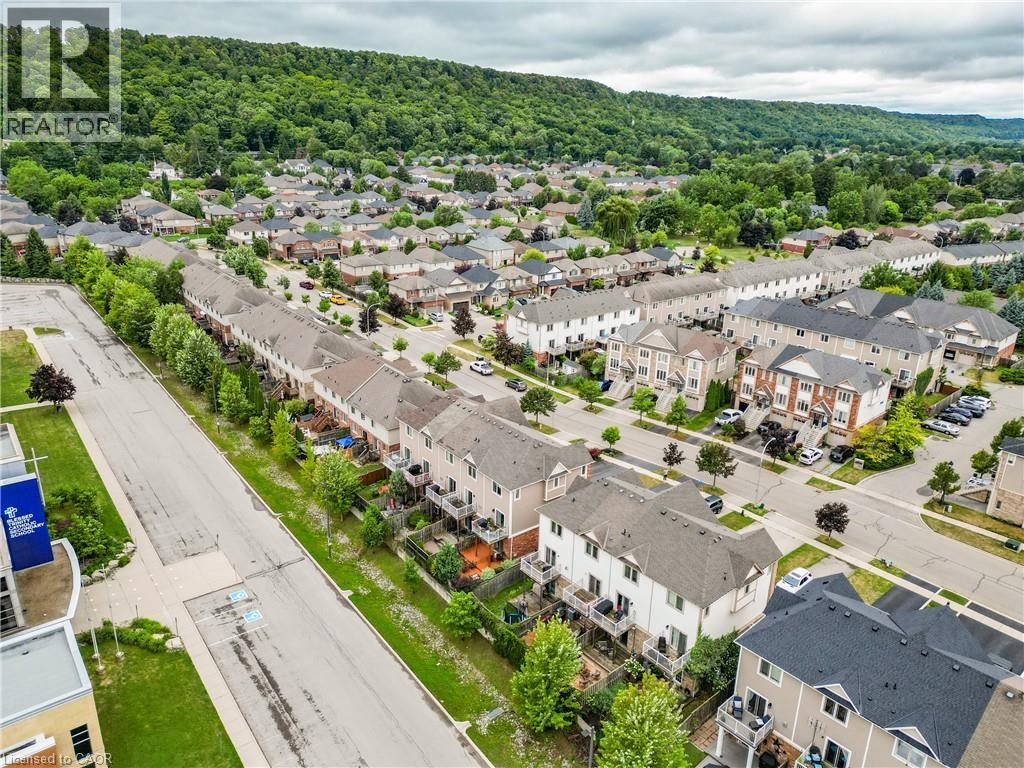 Photo 14 of 15 Hemlock Way, Grimsby ON