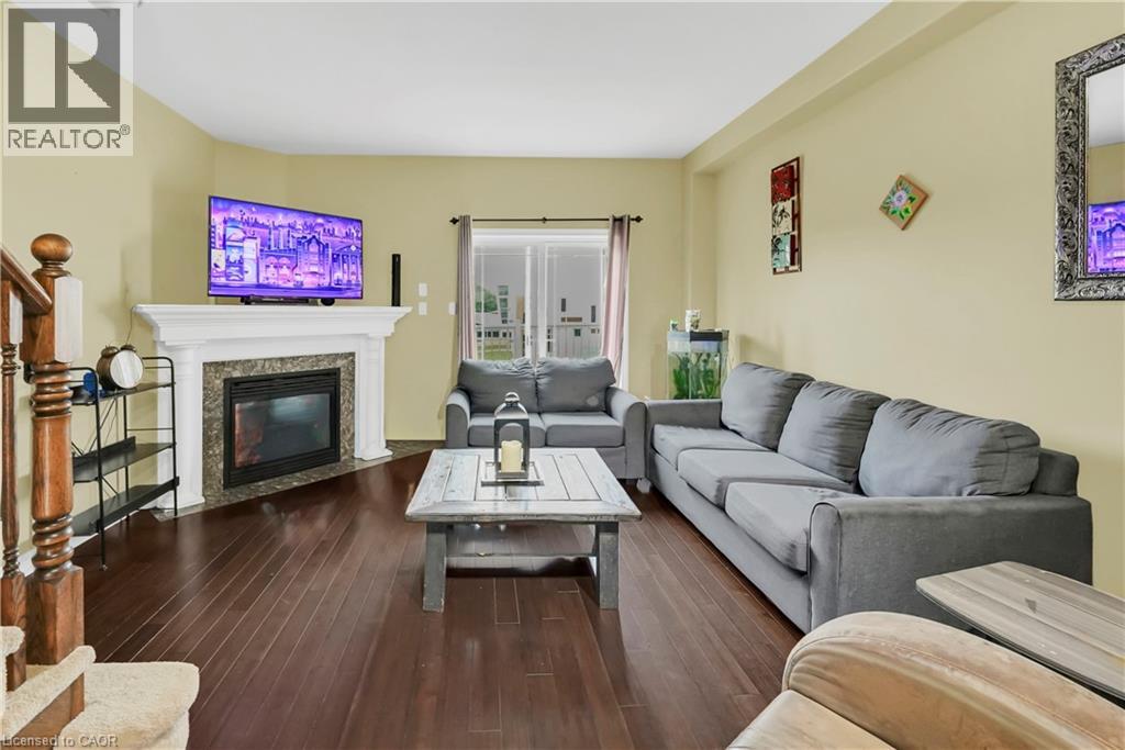 Photo 8 of 15 Hemlock Way, Grimsby ON
