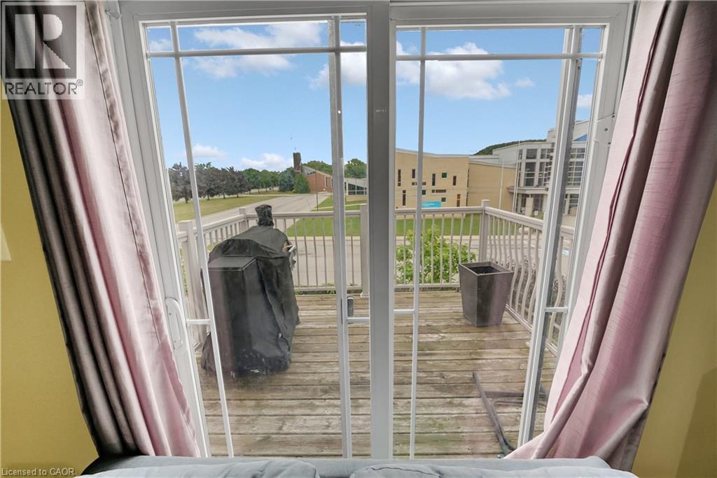 Photo 5 of 15 Hemlock Way, Grimsby ON