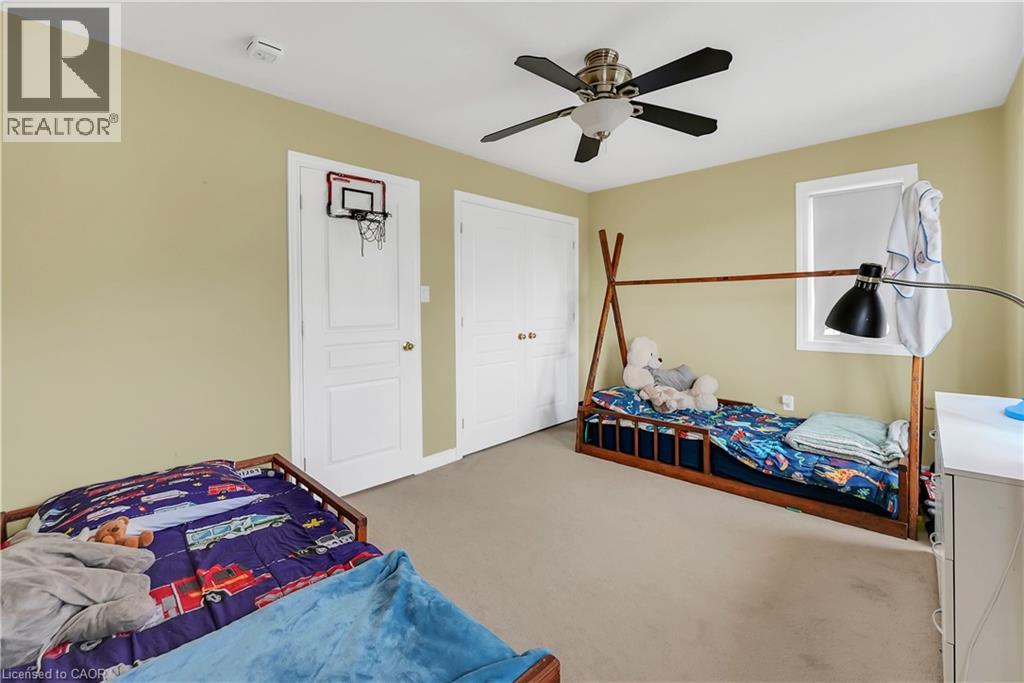 Photo 9 of 15 Hemlock Way, Grimsby ON