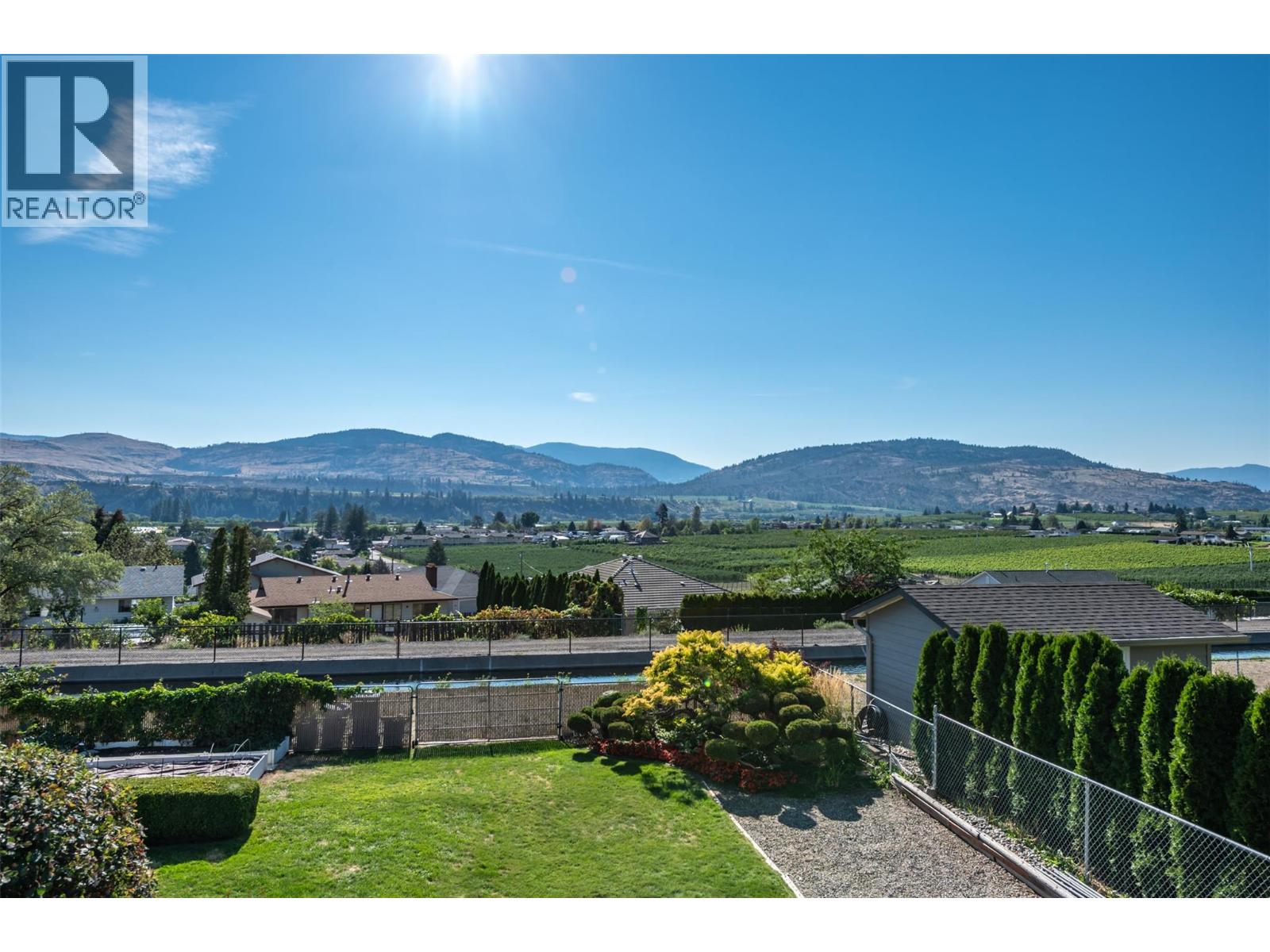 Photo 26 of 949 Panorama Crescent, Oliver BC