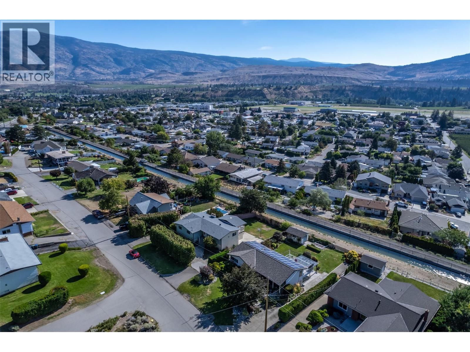Photo 7 of 949 Panorama Crescent, Oliver BC
