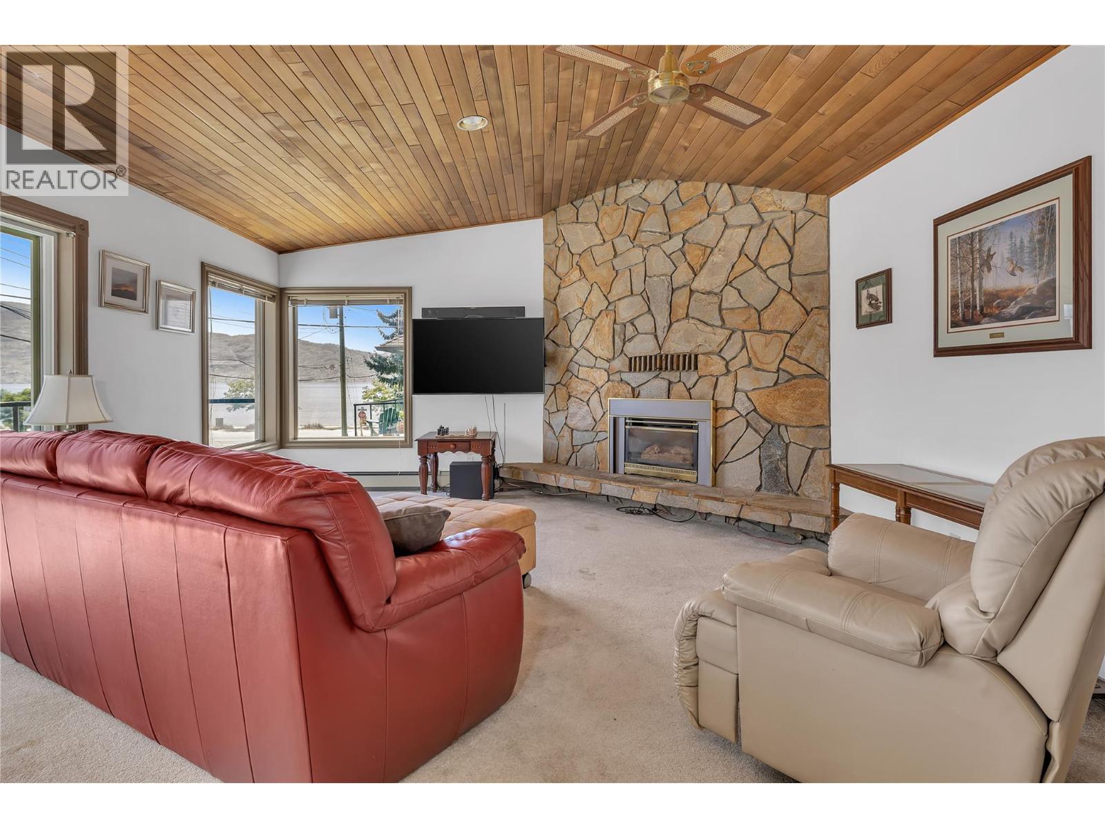 209 4340B Beach Avenue, Peachland