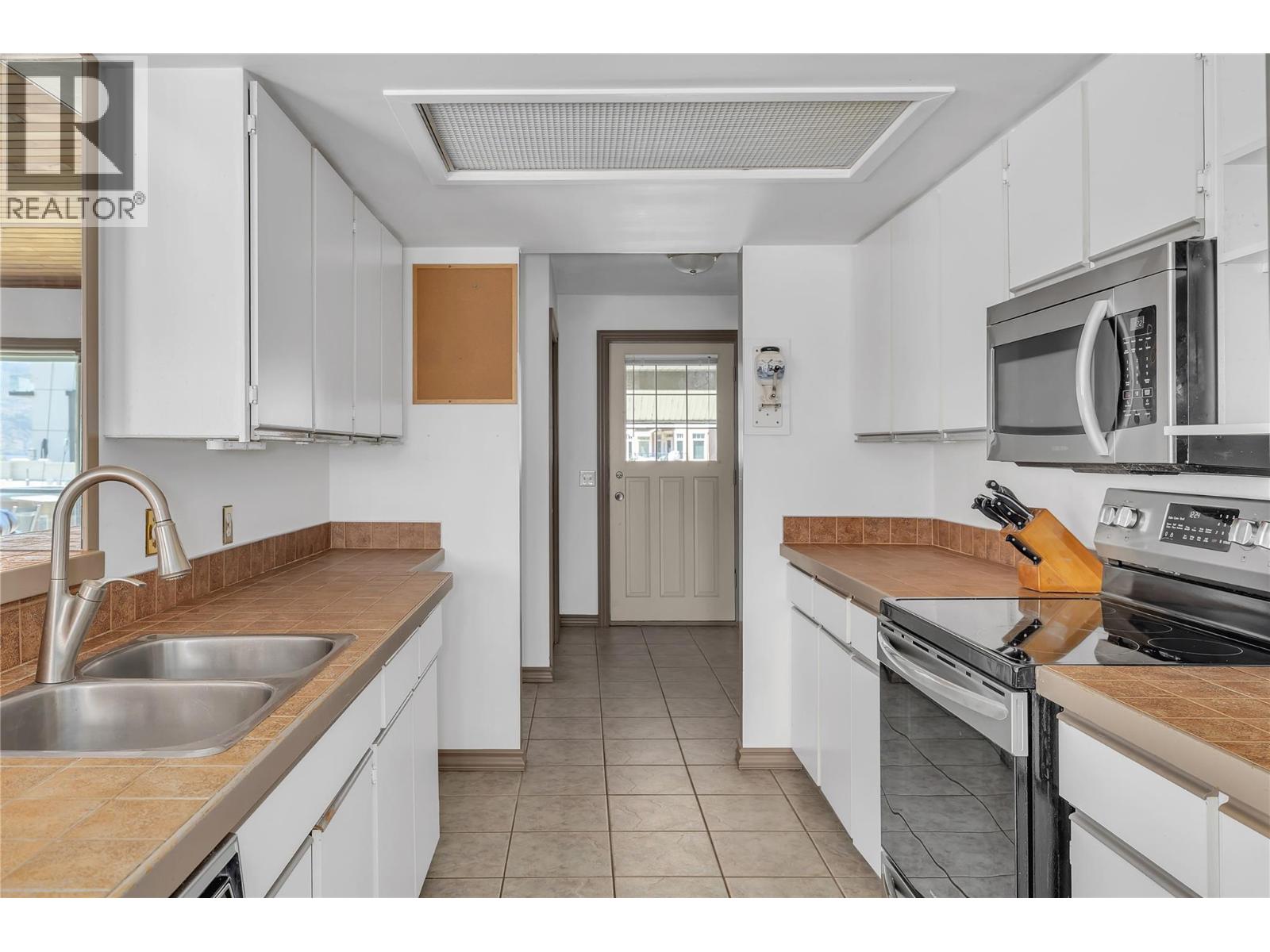 209 4340B Beach Avenue, Peachland