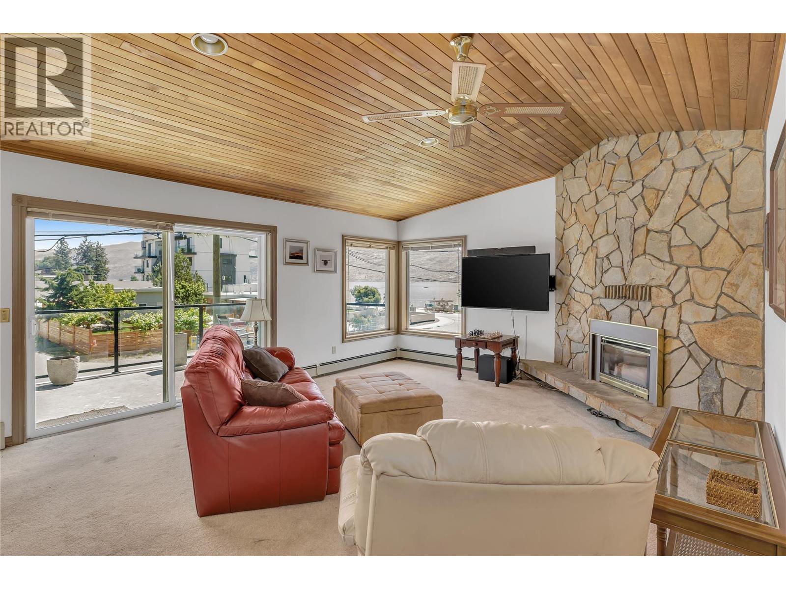 209 4340B Beach Avenue, Peachland