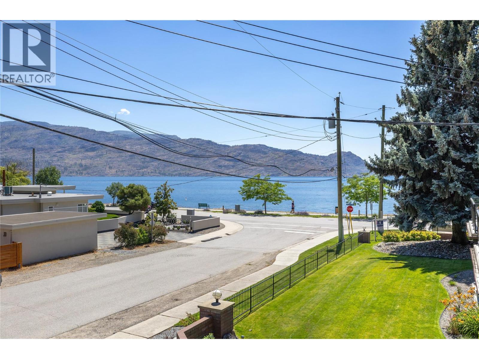 209 4340B Beach Avenue, Peachland