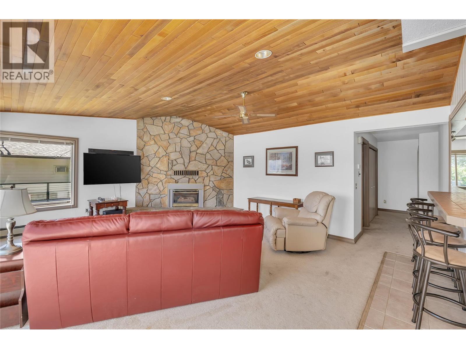 209 4340B Beach Avenue, Peachland