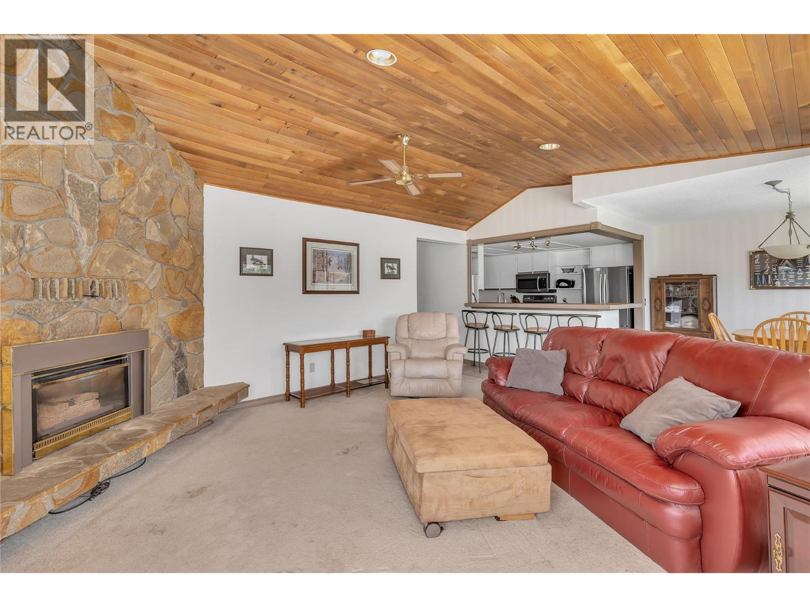 209 4340B Beach Avenue, Peachland