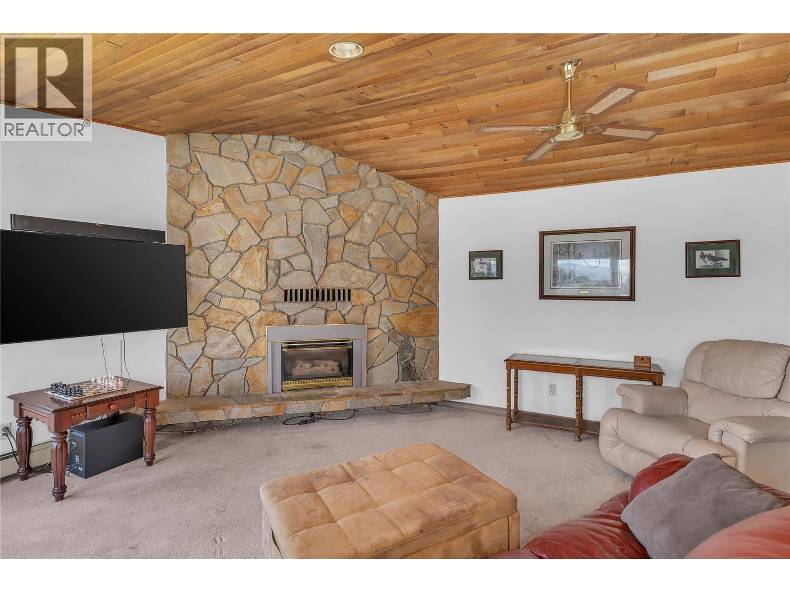 209 4340B Beach Avenue, Peachland