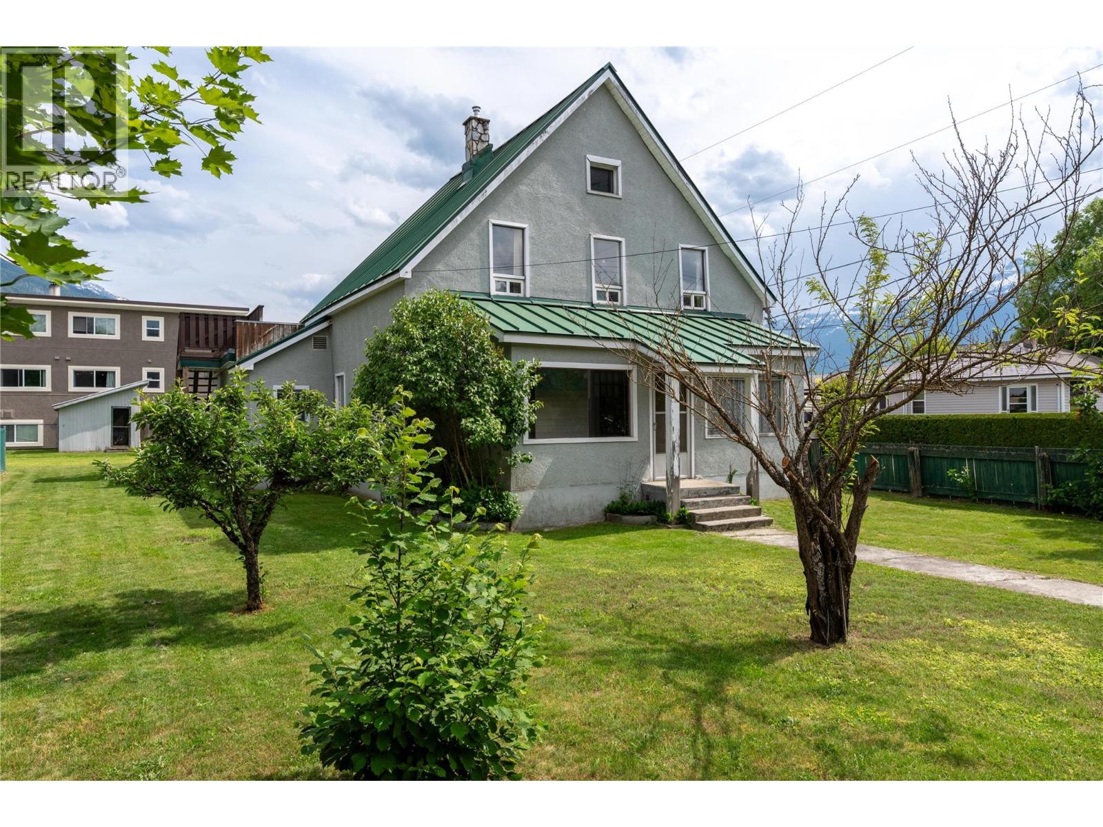 614 Railway Avenue, Revelstoke