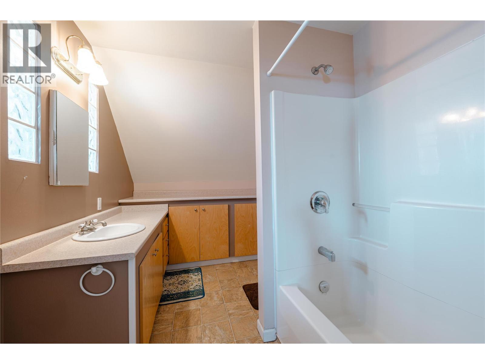 614 Railway Avenue, Revelstoke