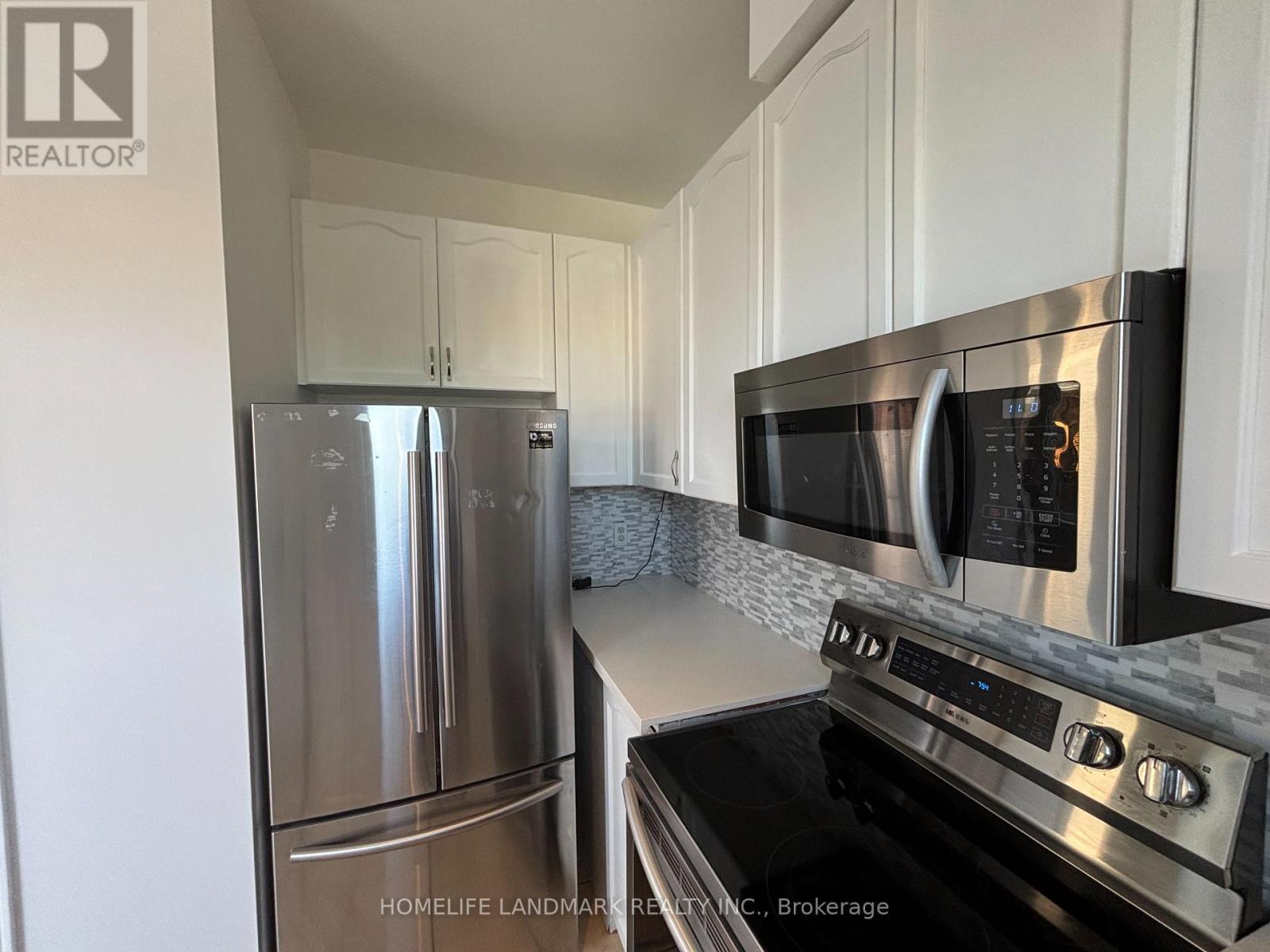 Photo 10 of 312 Tall Grass Trail, Vaughan ON