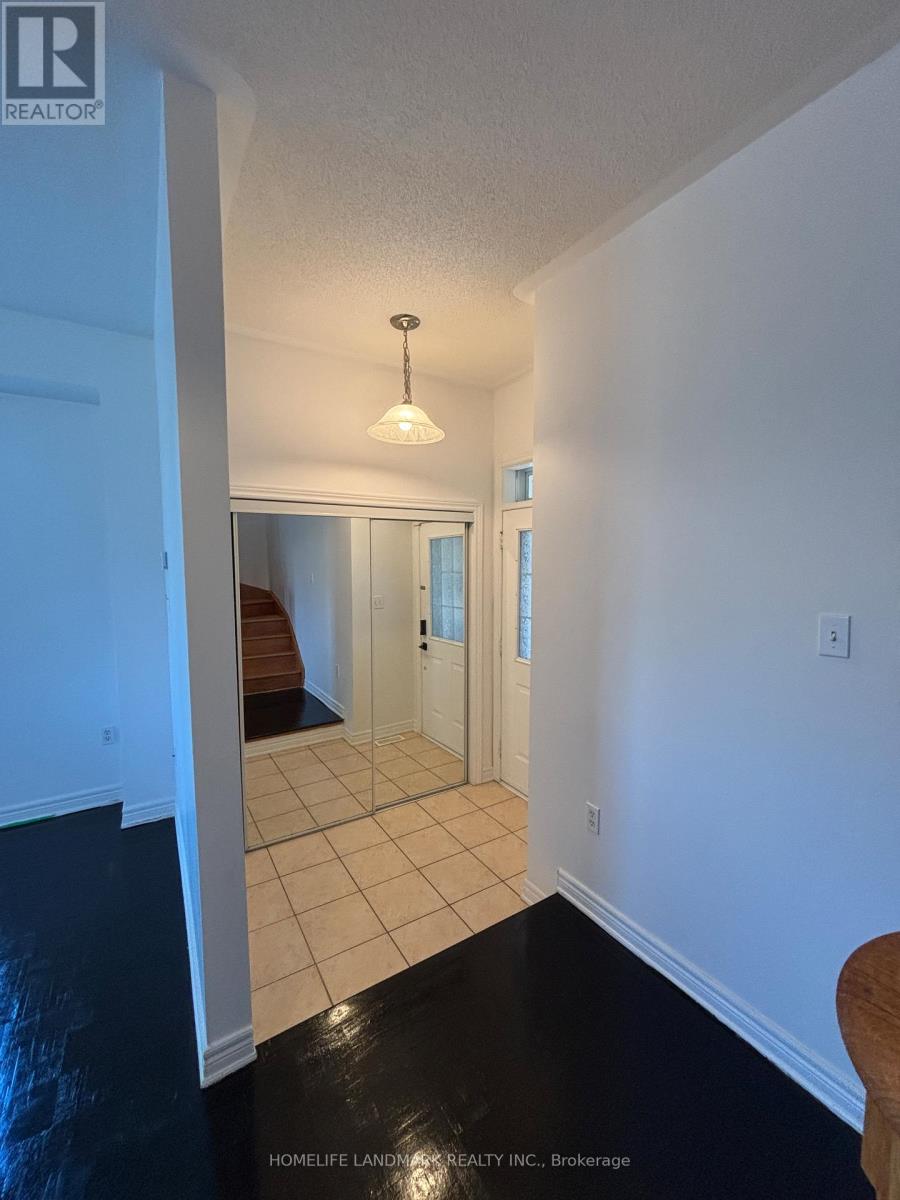 Photo 4 of 312 Tall Grass Trail, Vaughan ON