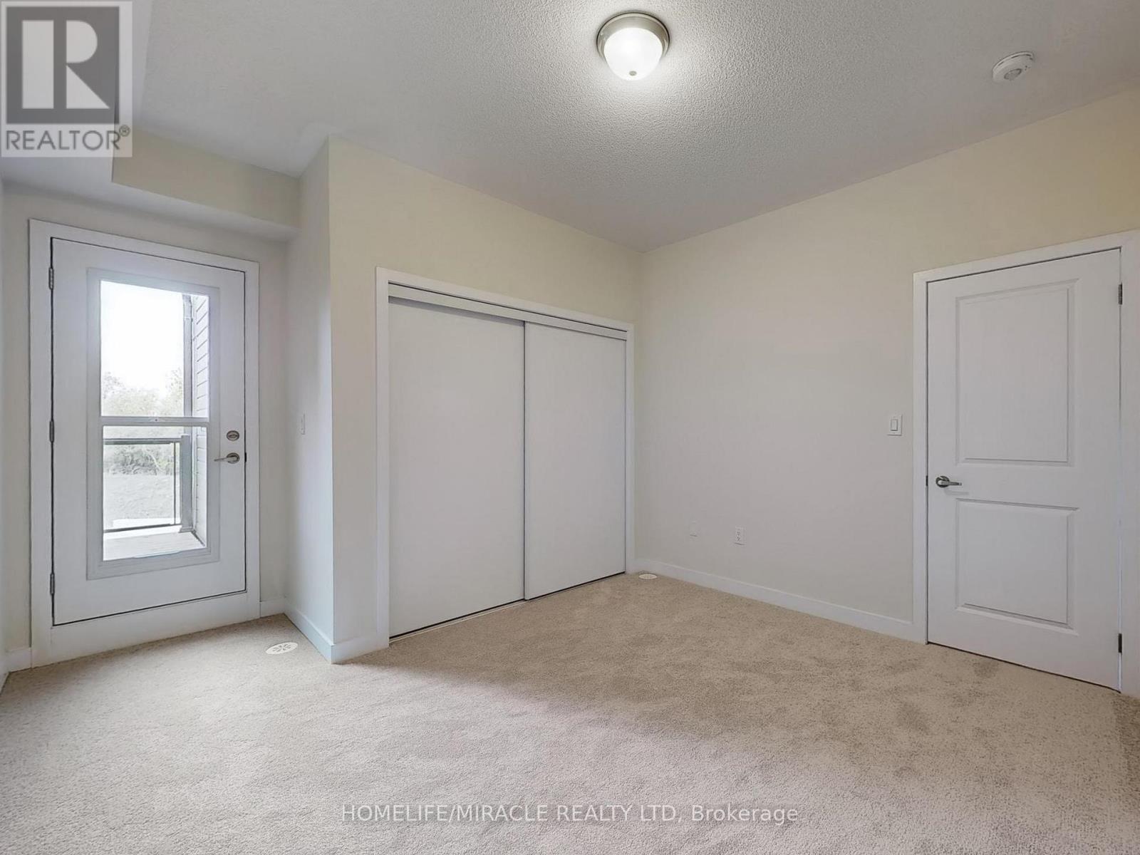 Photo 12 of 41 Kintall Way, Vaughan ON