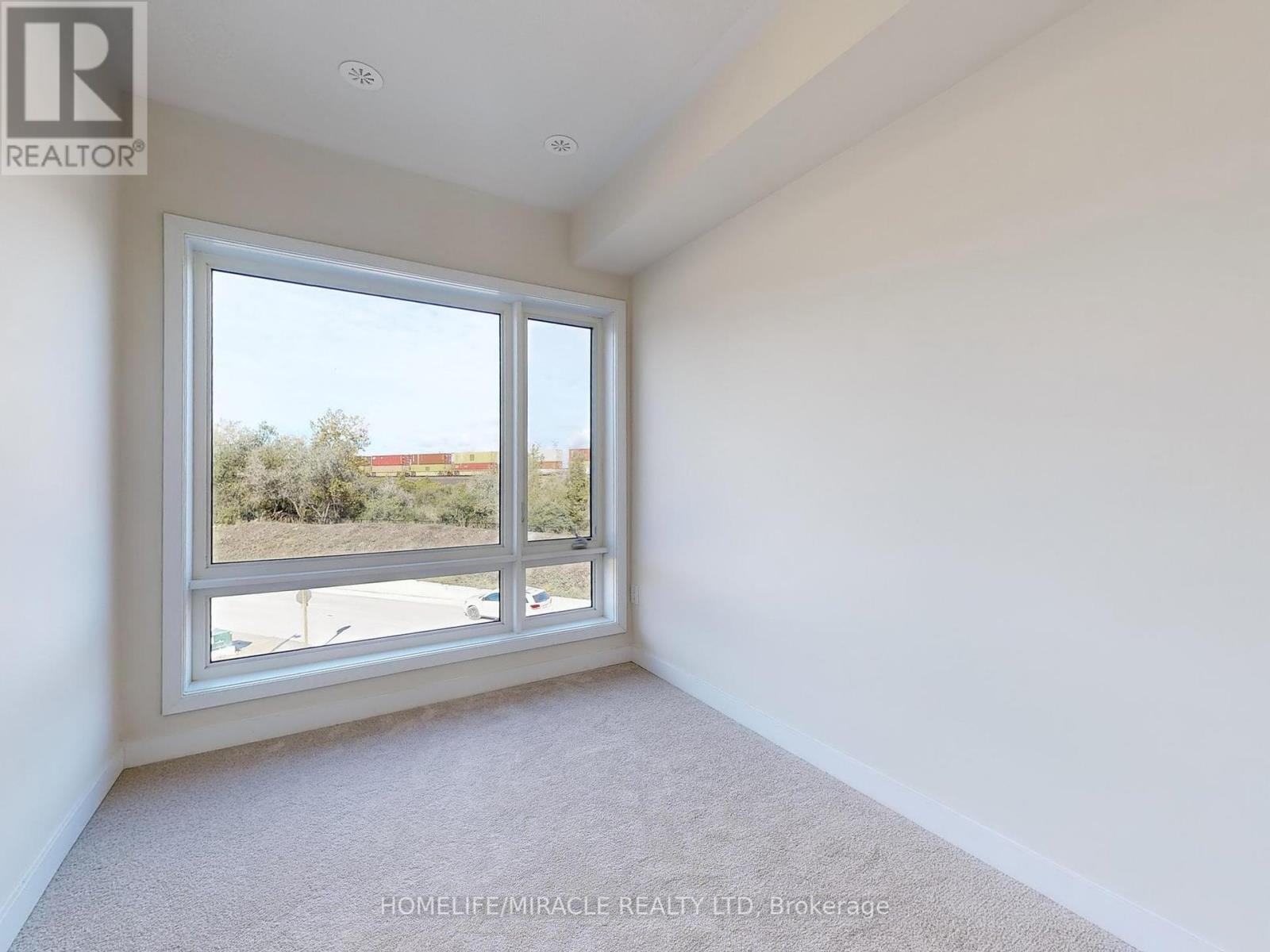 Photo 17 of 41 Kintall Way, Vaughan ON