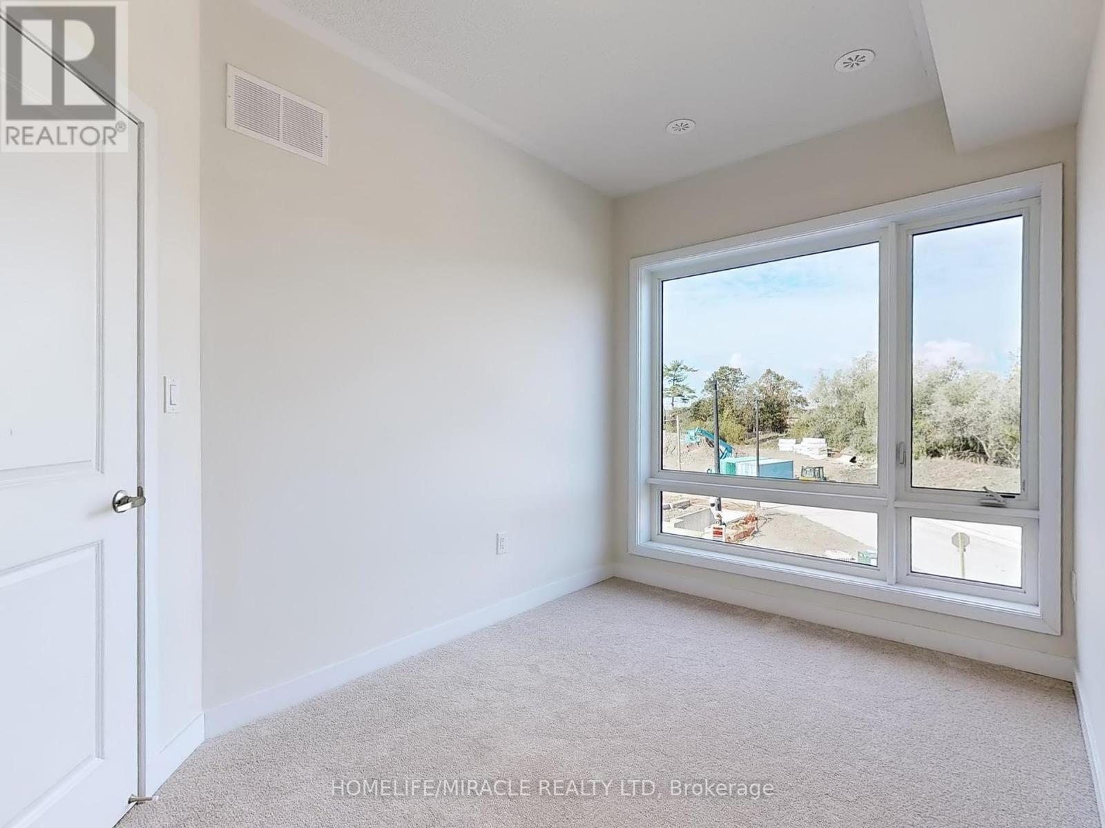 Photo 18 of 41 Kintall Way, Vaughan ON
