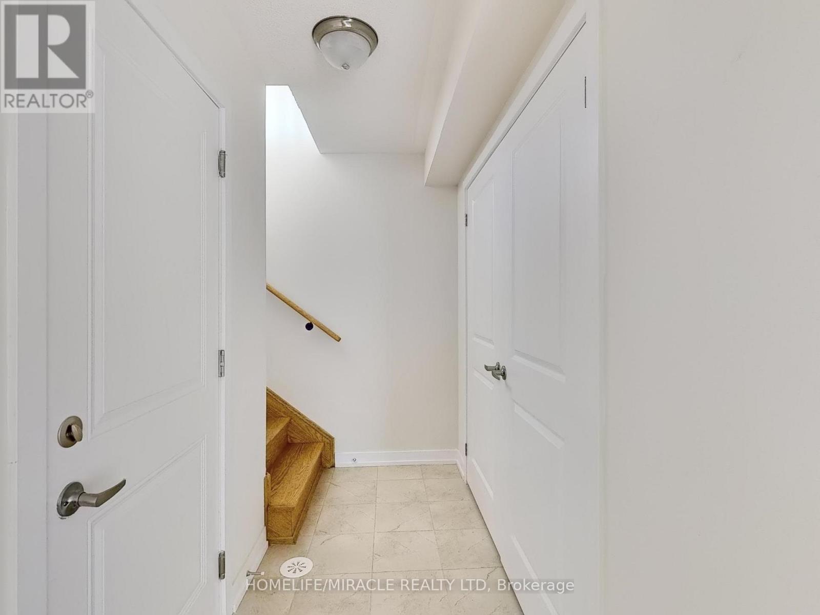 Photo 20 of 41 Kintall Way, Vaughan ON