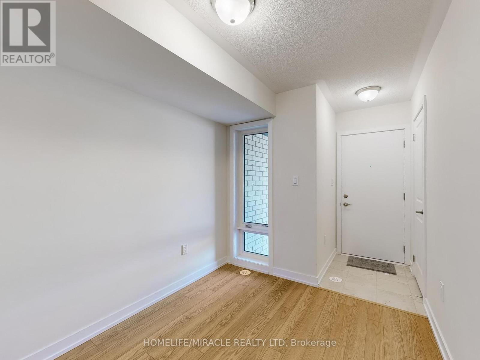 Photo 22 of 41 Kintall Way, Vaughan ON