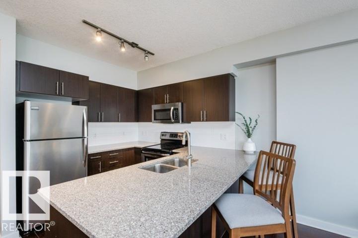 Photo 3 of 1705 10152 104 St Nw, Edmonton AB