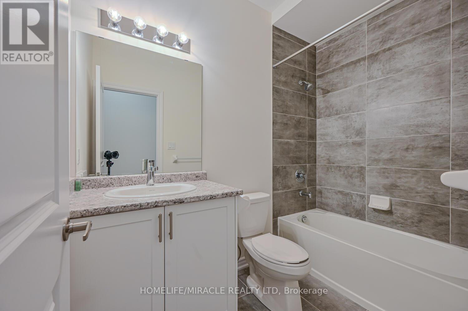 Photo 16 of 8 Beatrice Drive, Wasaga Beach ON