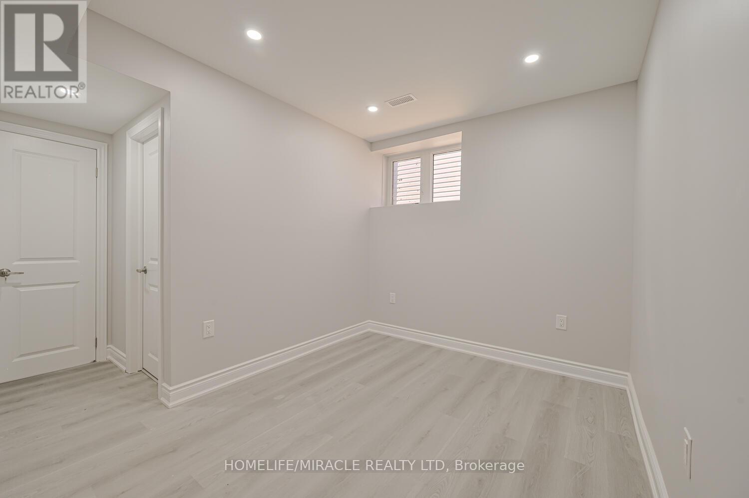 Photo 26 of 8 Beatrice Drive, Wasaga Beach ON