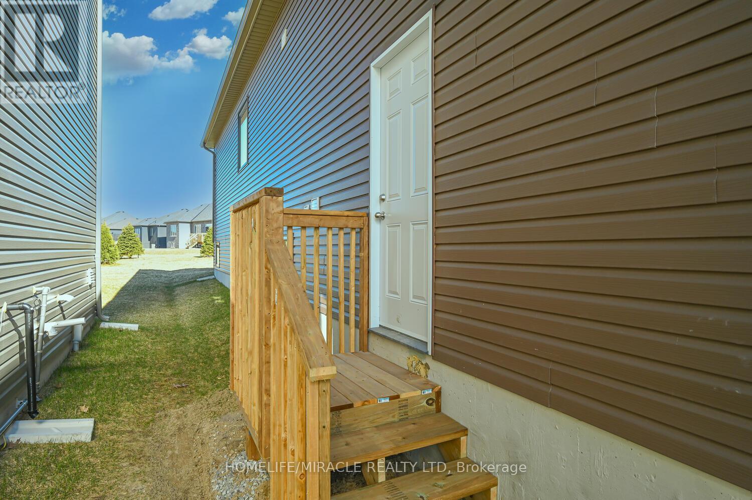 Photo 31 of 8 Beatrice Drive, Wasaga Beach ON