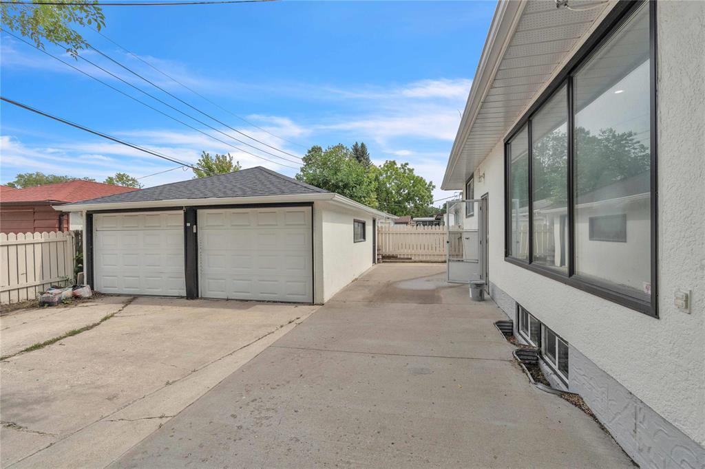 Photo 16 of 1 Primrose Crescent, Winnipeg MB
