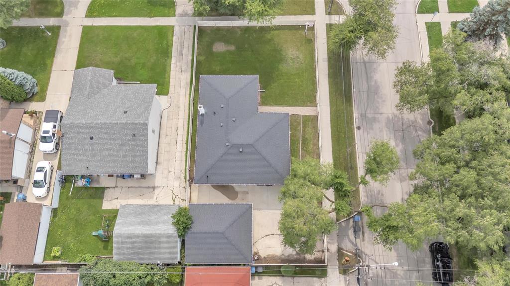 Photo 32 of 1 Primrose Crescent, Winnipeg MB