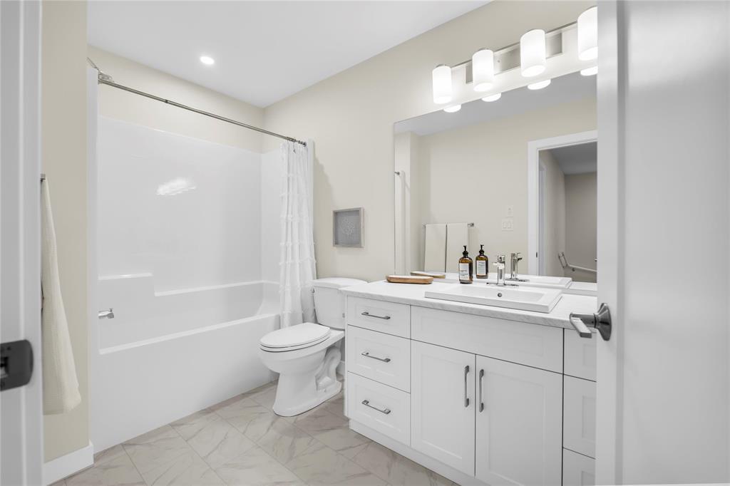 Photo 2 of 229 Kingshead Road, Niverville MB