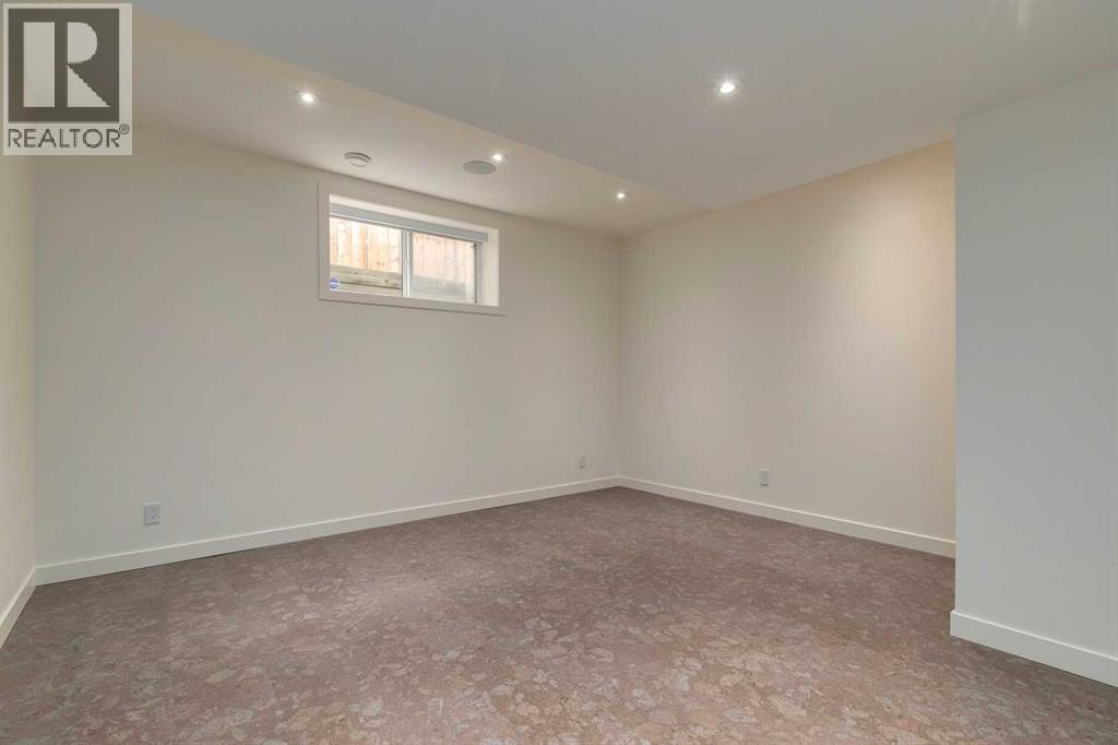 Single Family House for Sale in   Avenue SW North Glenmore Park Calgary 