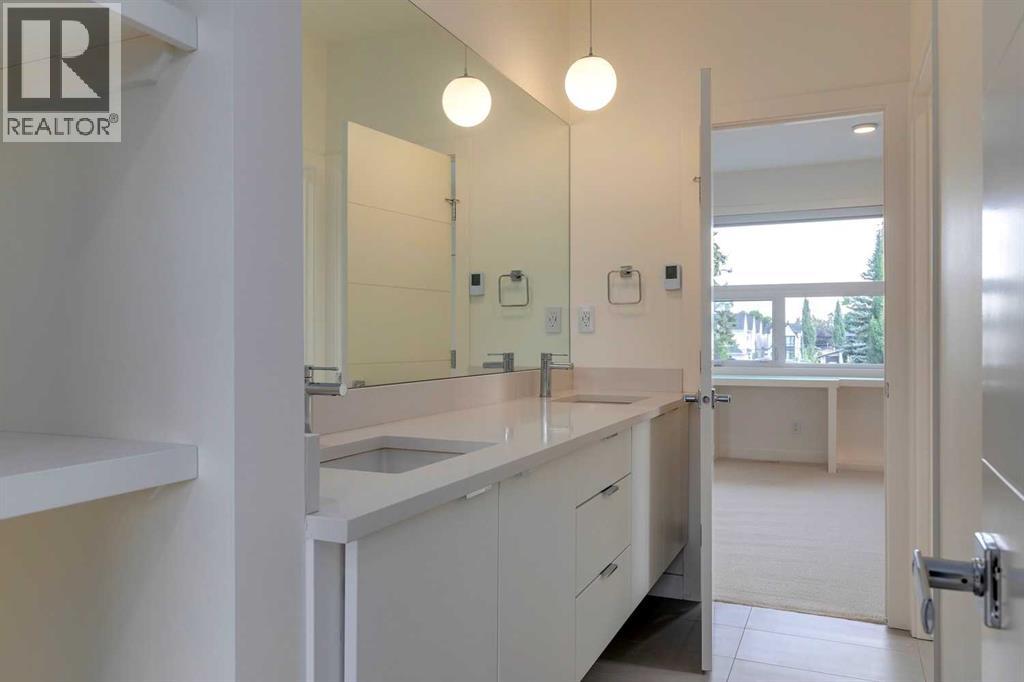 Single Family House for Sale in   Avenue SW North Glenmore Park Calgary 