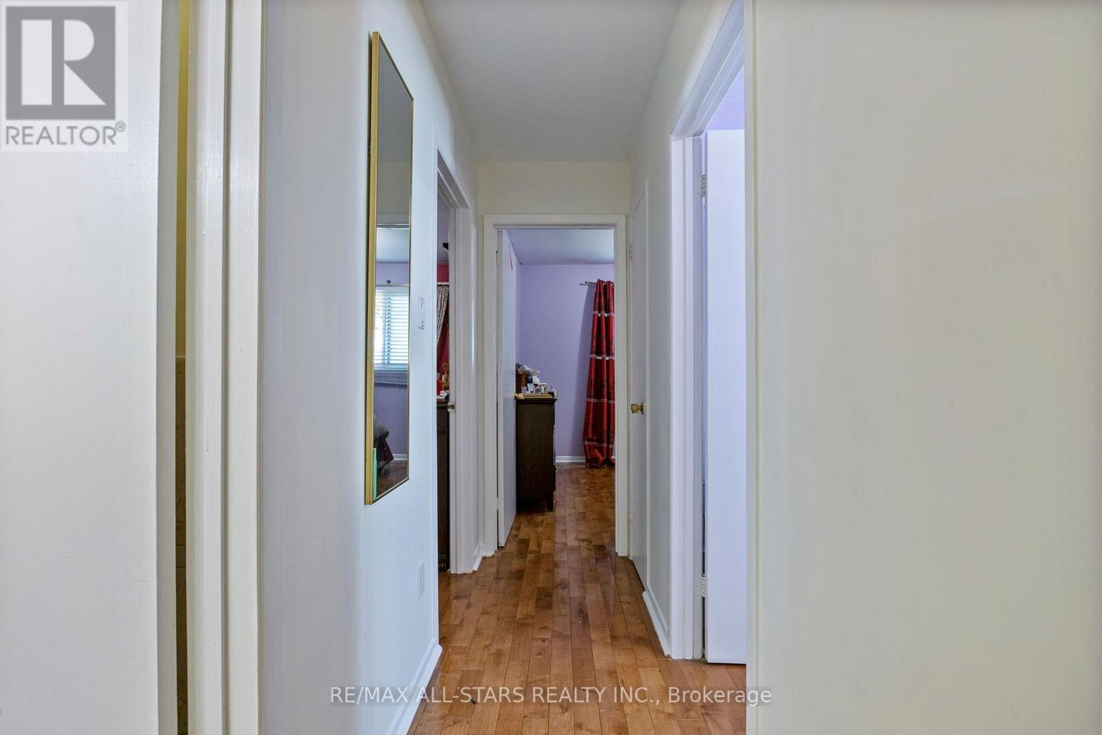 Photo 12 of 54 Kennaley Crescent E, Toronto ON