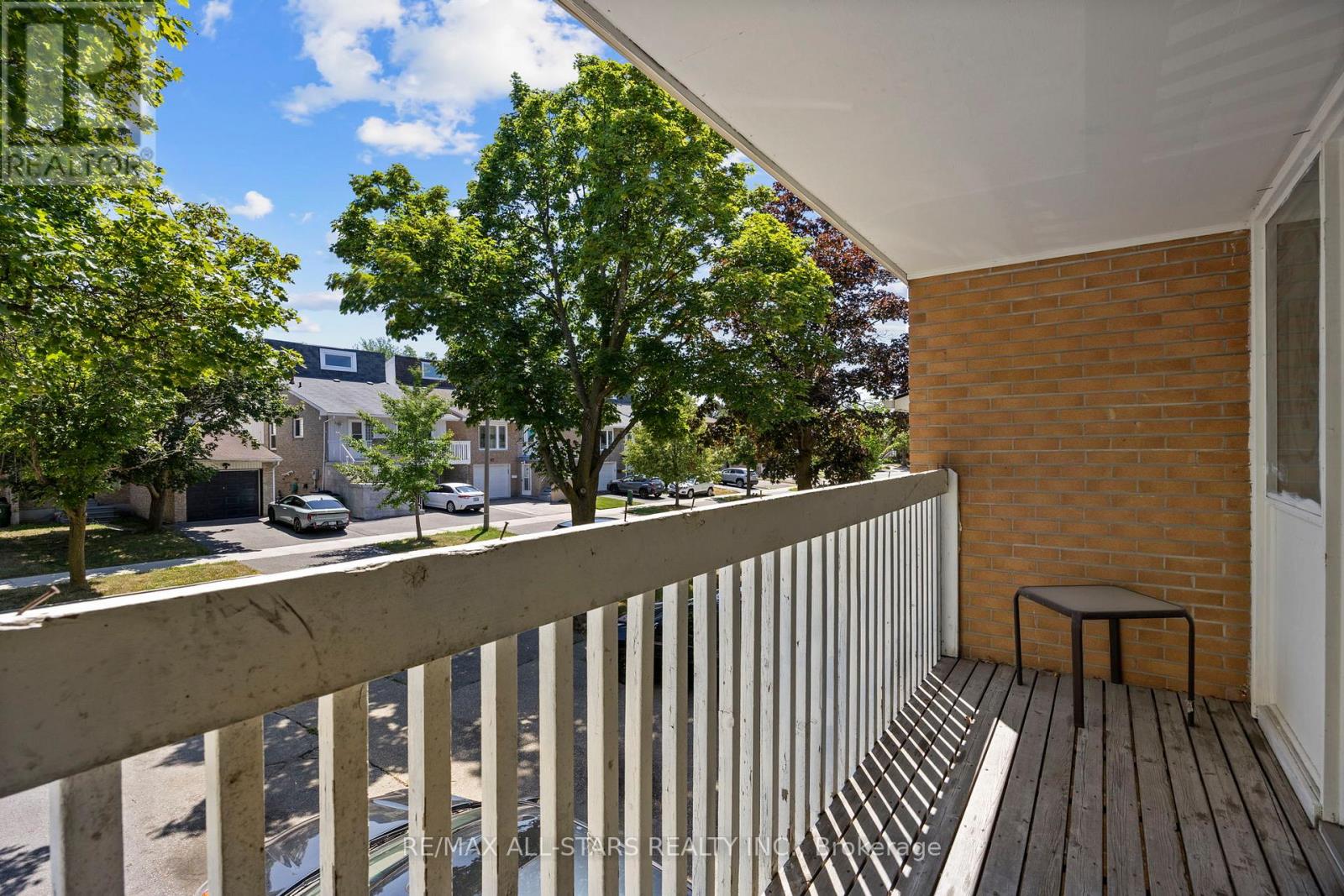 Photo 8 of 54 Kennaley Crescent E, Toronto ON