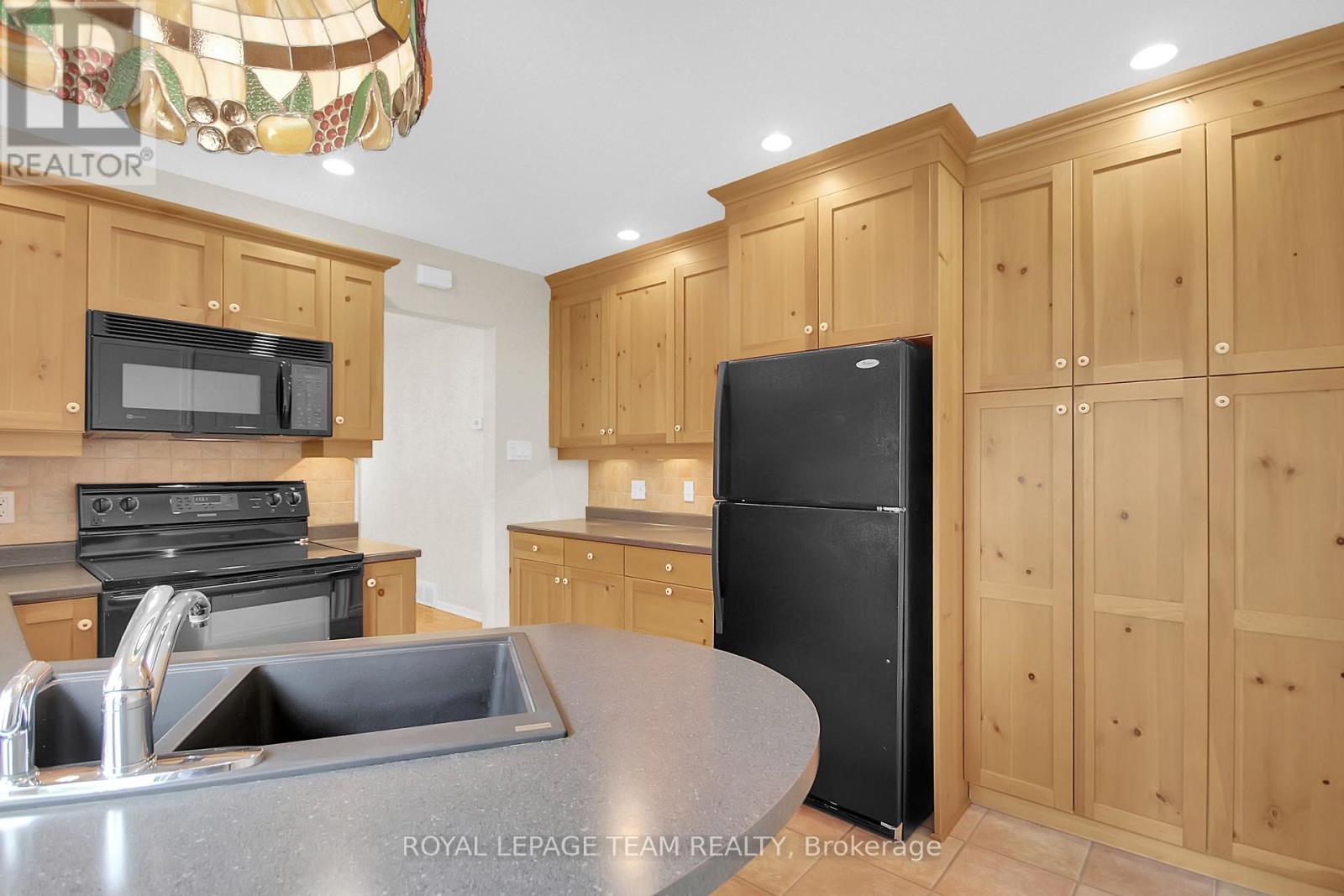 Photo 13 of 26 Jackson Court, Ottawa ON