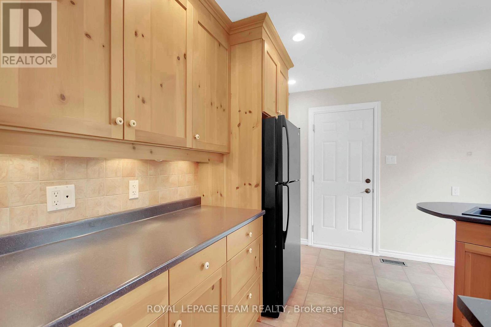 Photo 1 of 26 Jackson Court, Ottawa ON