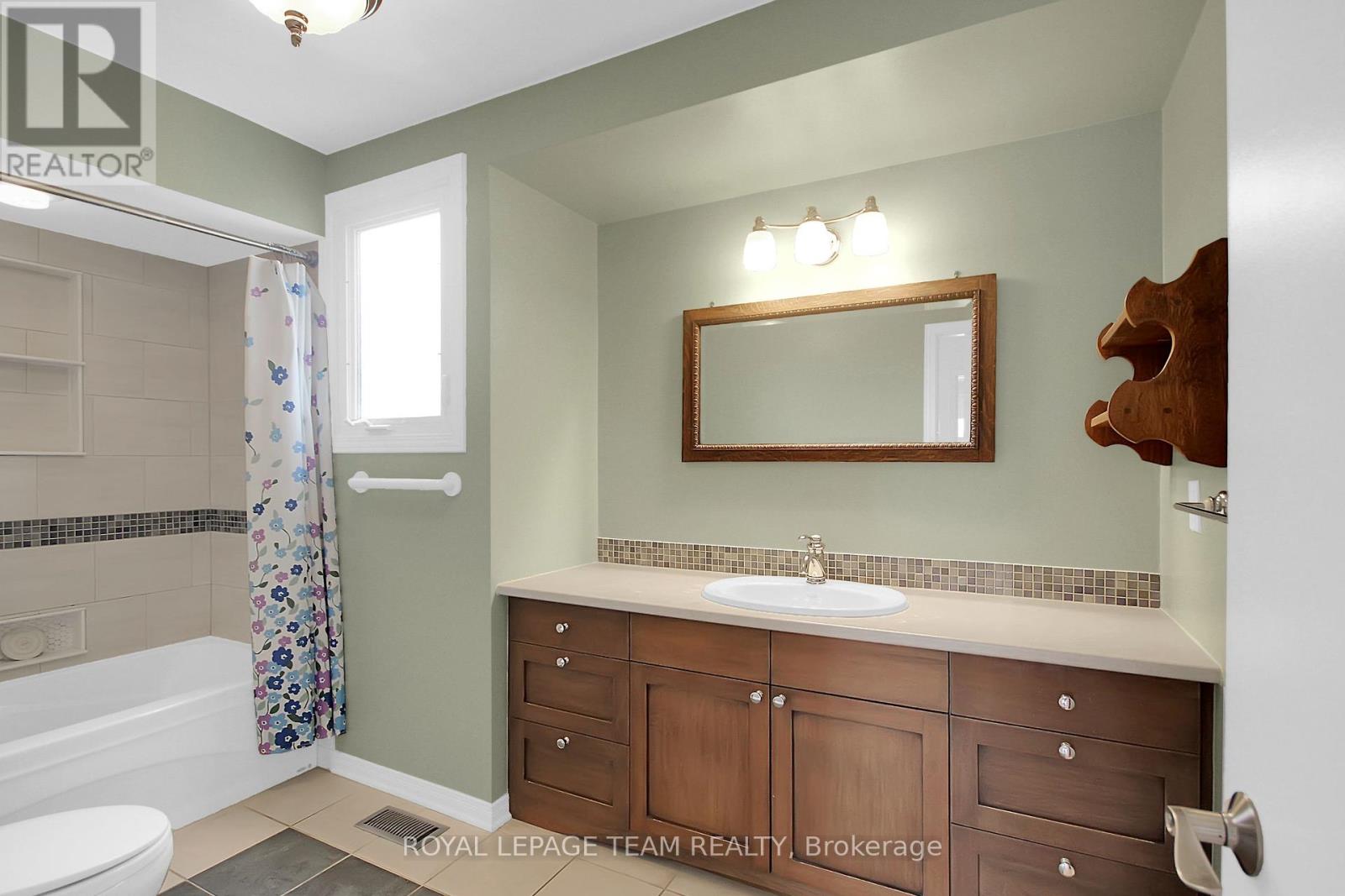 Photo 20 of 26 Jackson Court, Ottawa ON