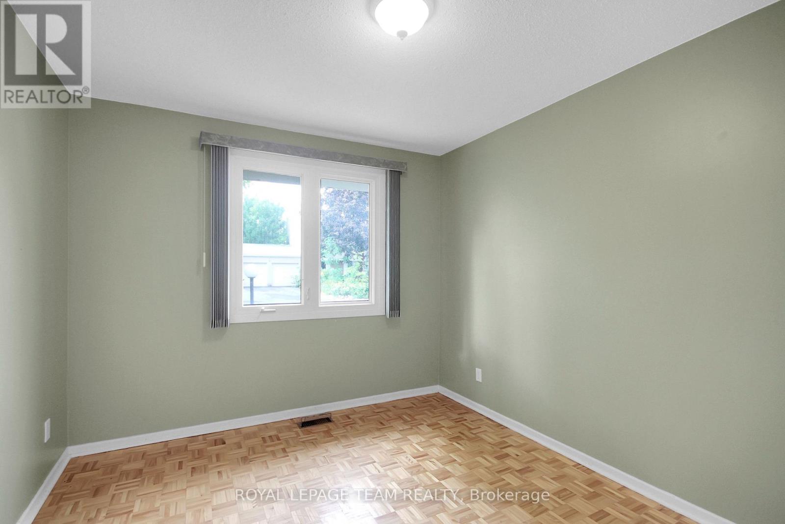 Photo 11 of 26 Jackson Court, Ottawa ON
