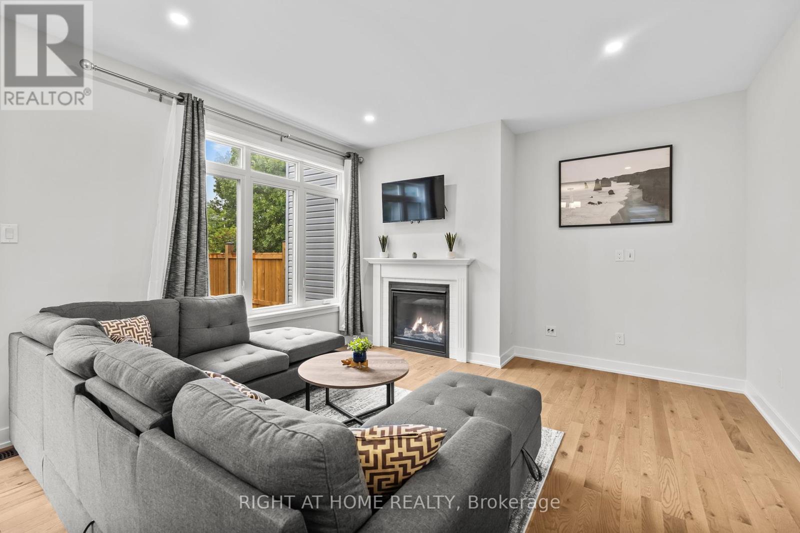 Photo 10 of 47 Mac Beattie Drive, Arnprior ON