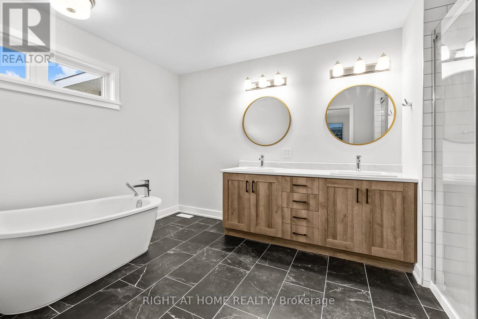 Photo 36 of 47 Mac Beattie Drive, Arnprior ON