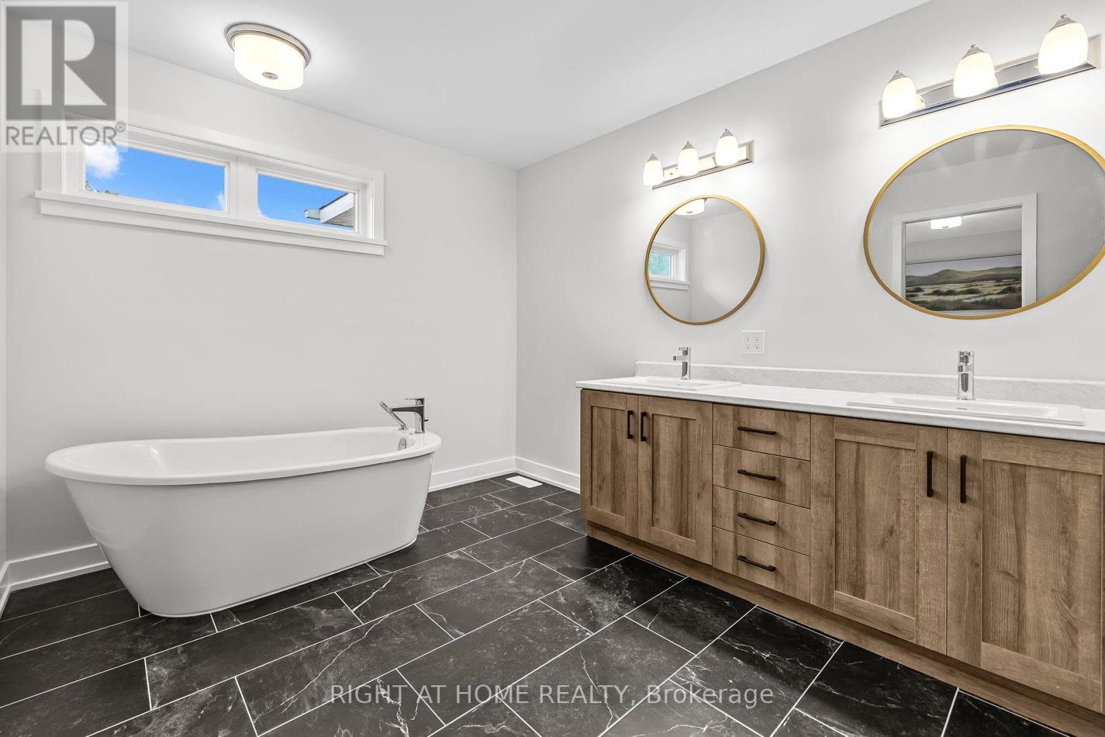 Photo 38 of 47 Mac Beattie Drive, Arnprior ON
