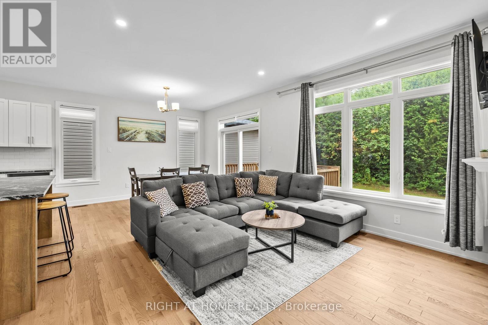 Photo 6 of 47 Mac Beattie Drive, Arnprior ON