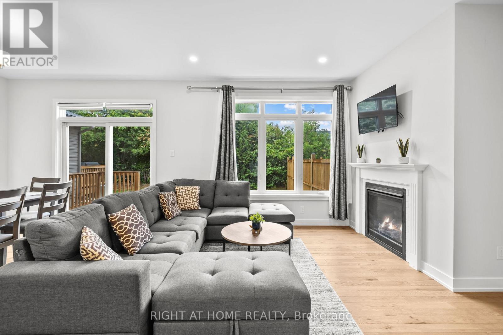 Photo 9 of 47 Mac Beattie Drive, Arnprior ON