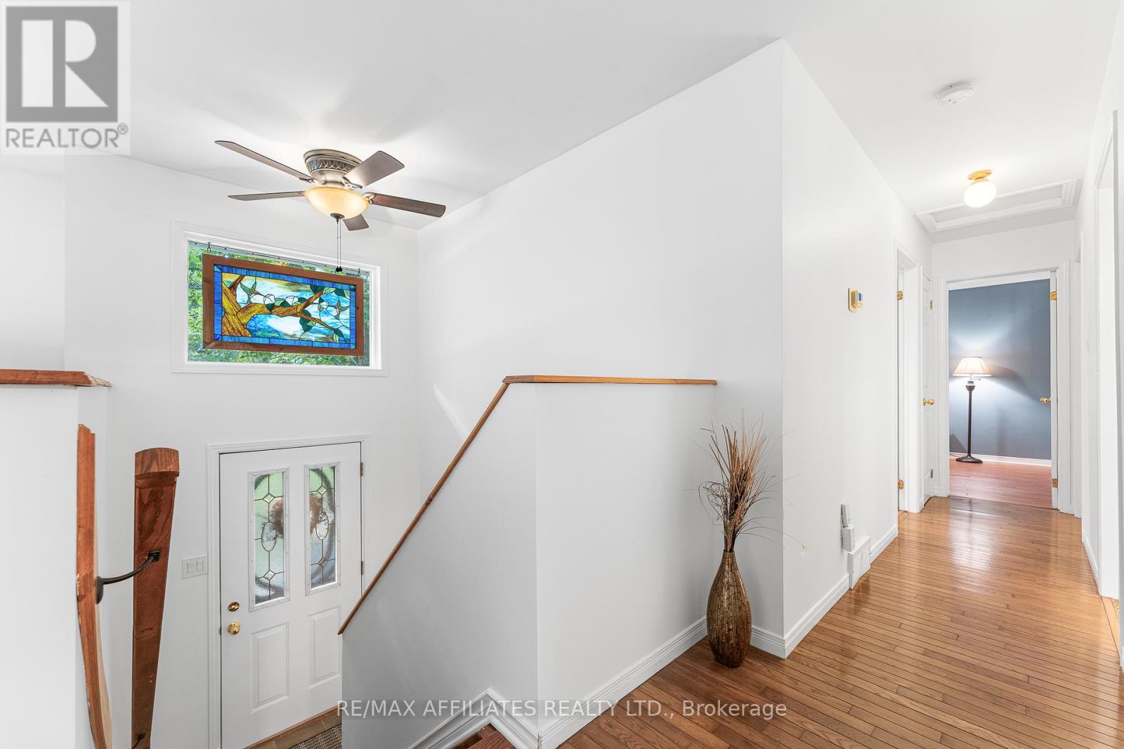 Tile Entrance w/Hardwood stairs