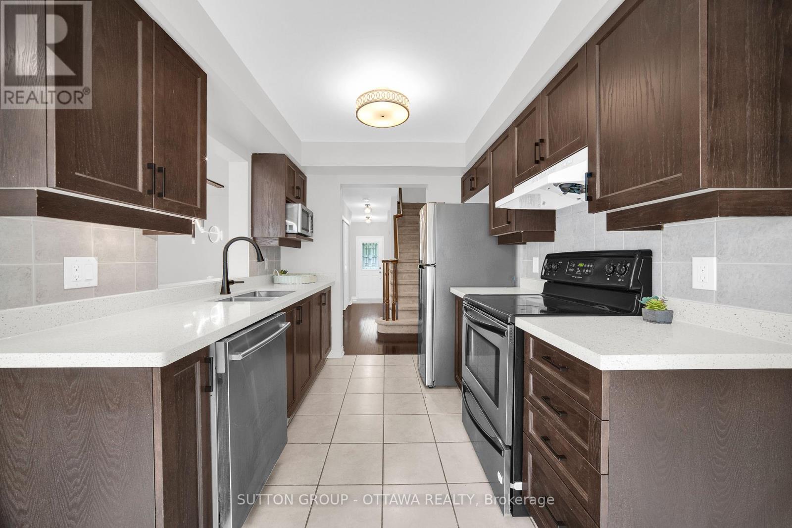 Photo 13 of 554 Ashbourne Crescent, Ottawa ON
