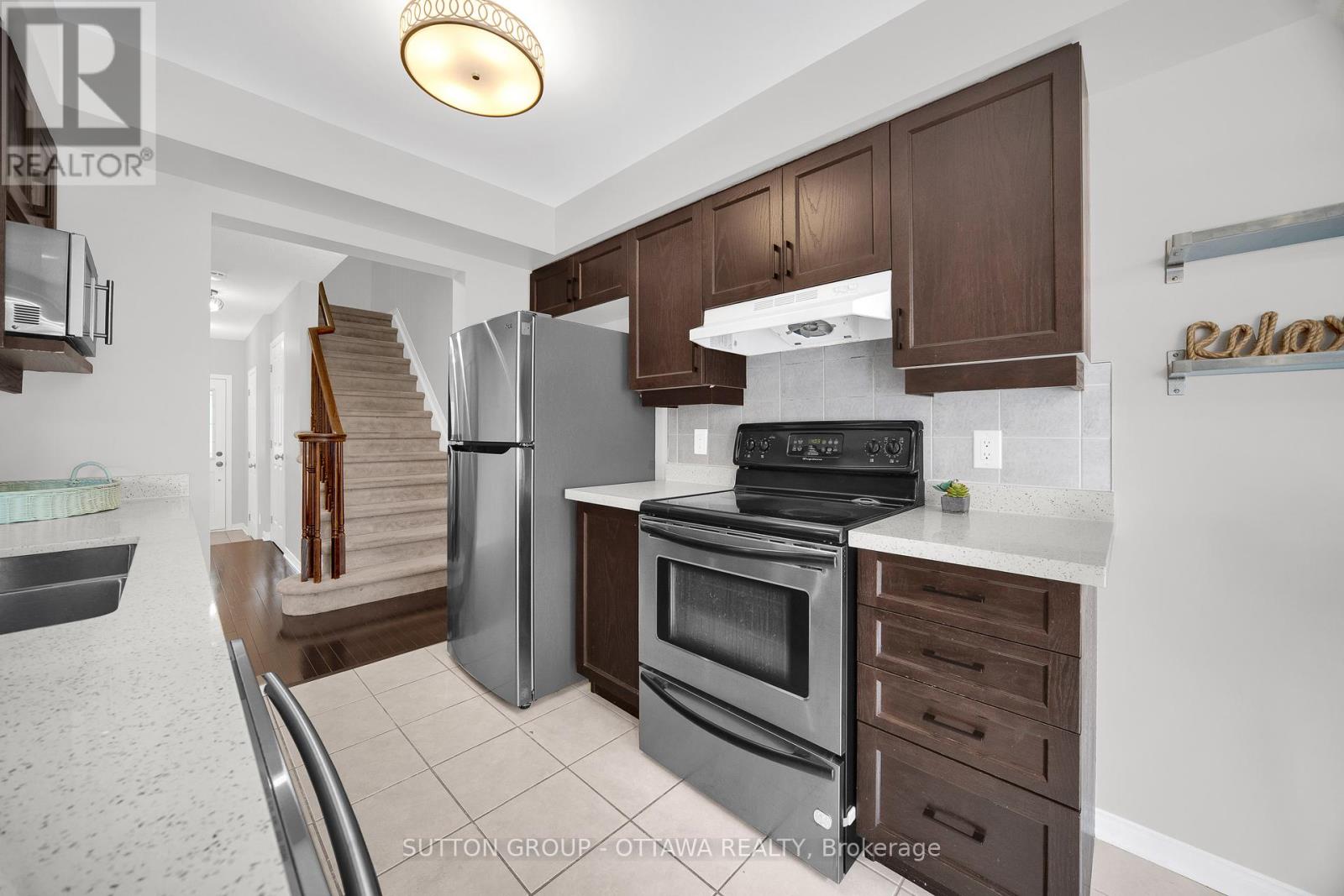 Photo 15 of 554 Ashbourne Crescent, Ottawa ON