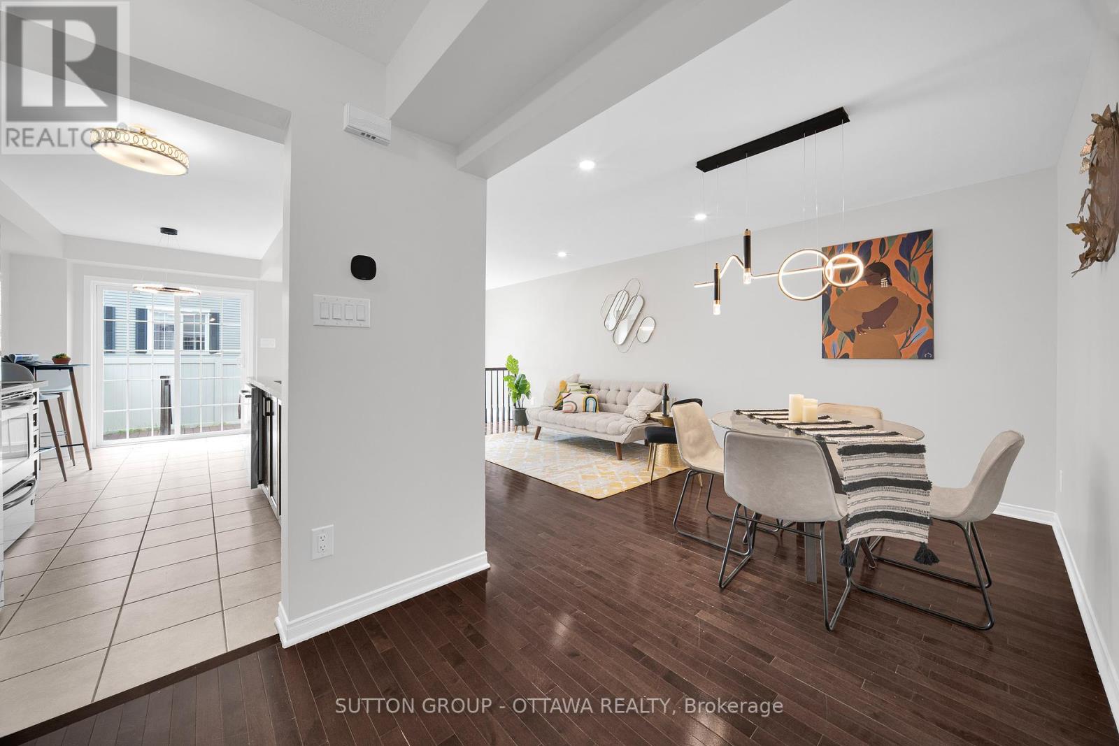 Photo 18 of 554 Ashbourne Crescent, Ottawa ON