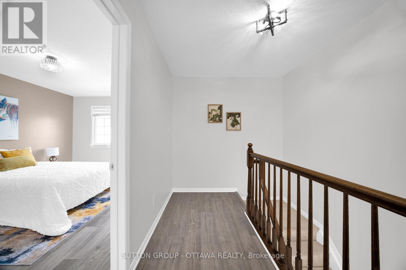 Photo 19 of 554 Ashbourne Crescent, Ottawa ON