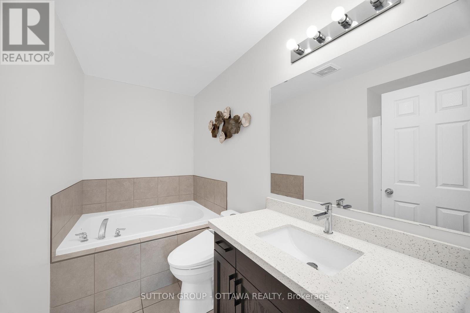 Photo 24 of 554 Ashbourne Crescent, Ottawa ON