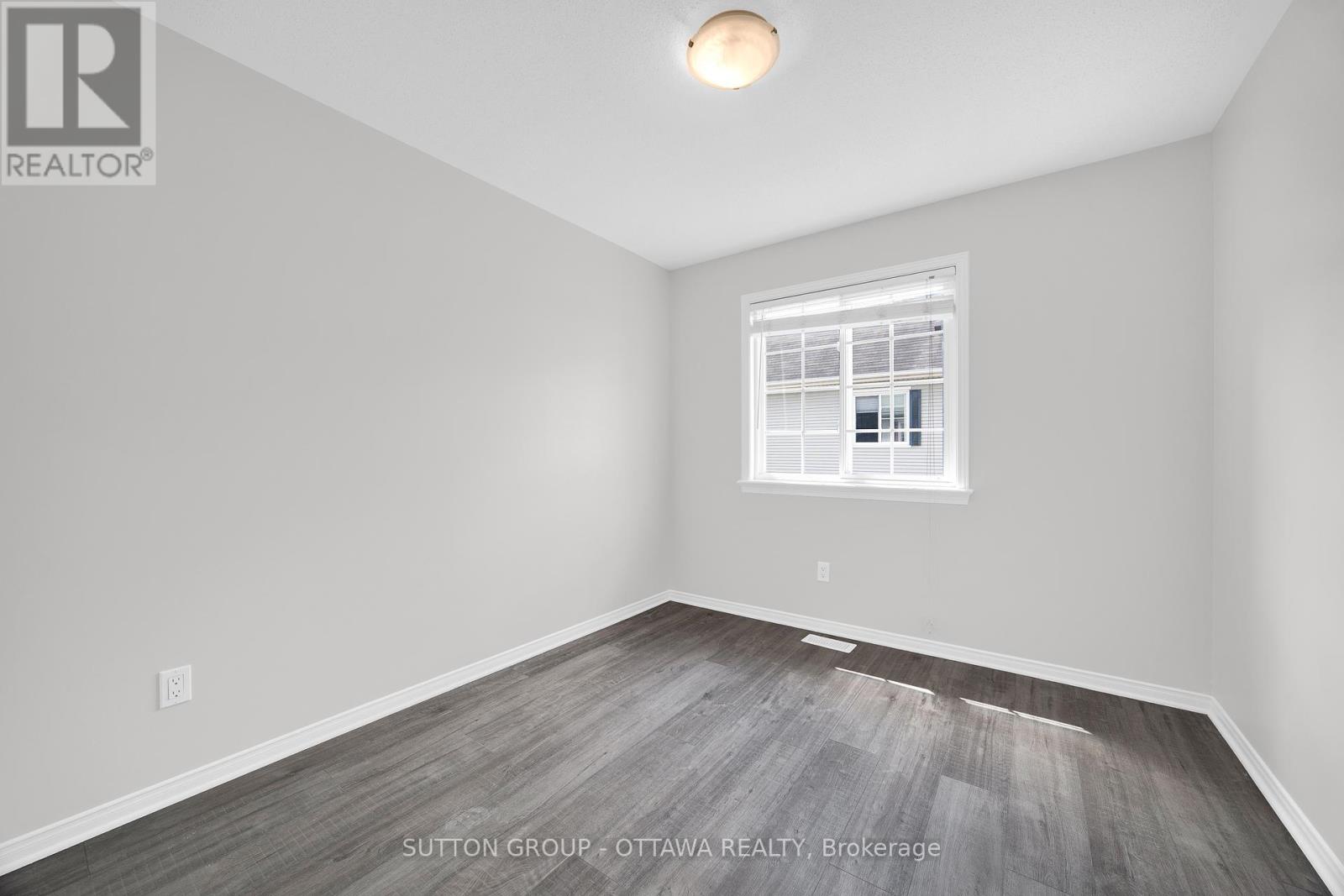 Photo 26 of 554 Ashbourne Crescent, Ottawa ON